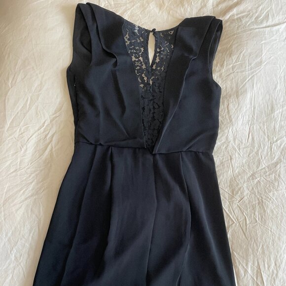 Classic Black Sleeveless Dress with Lace Detail – Size S - Picture 3 of 3